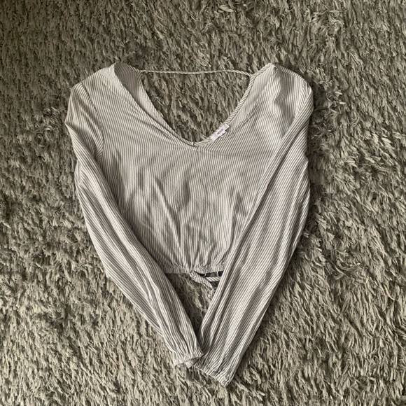 Cropped Long Sleeve - Picture 4 of 5